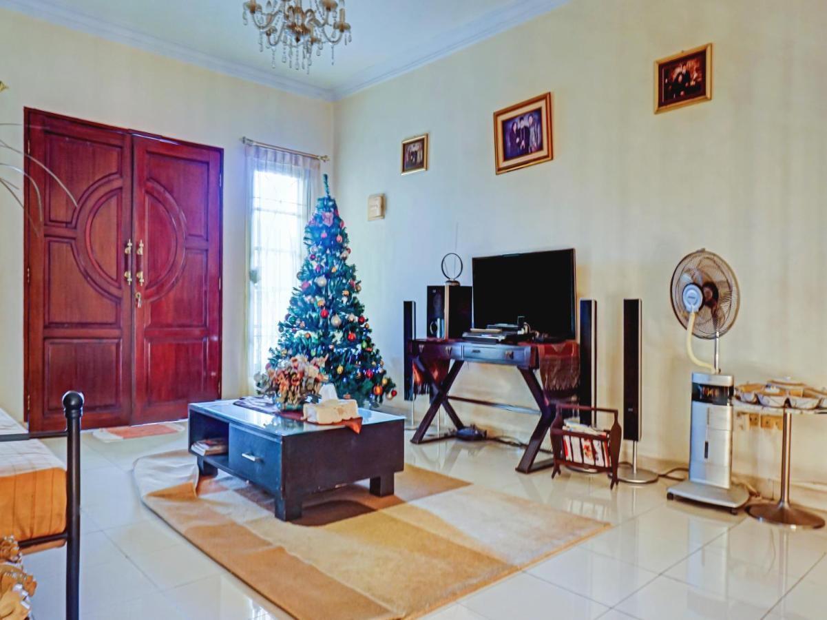 Spot On 90295 Simprug Residence Jakarta Kültér fotó