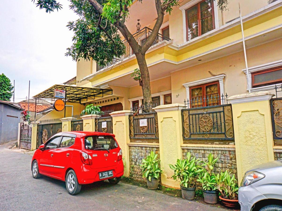 Spot On 90295 Simprug Residence Jakarta Kültér fotó