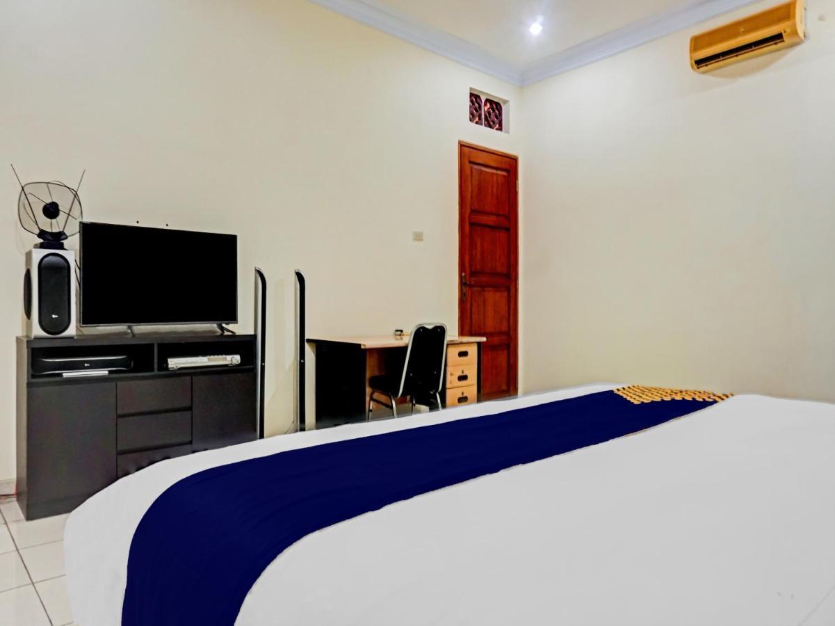 Spot On 90295 Simprug Residence Jakarta Kültér fotó