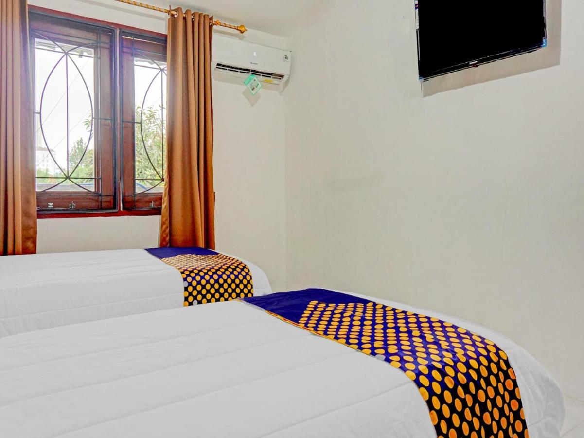 Spot On 90295 Simprug Residence Jakarta Kültér fotó