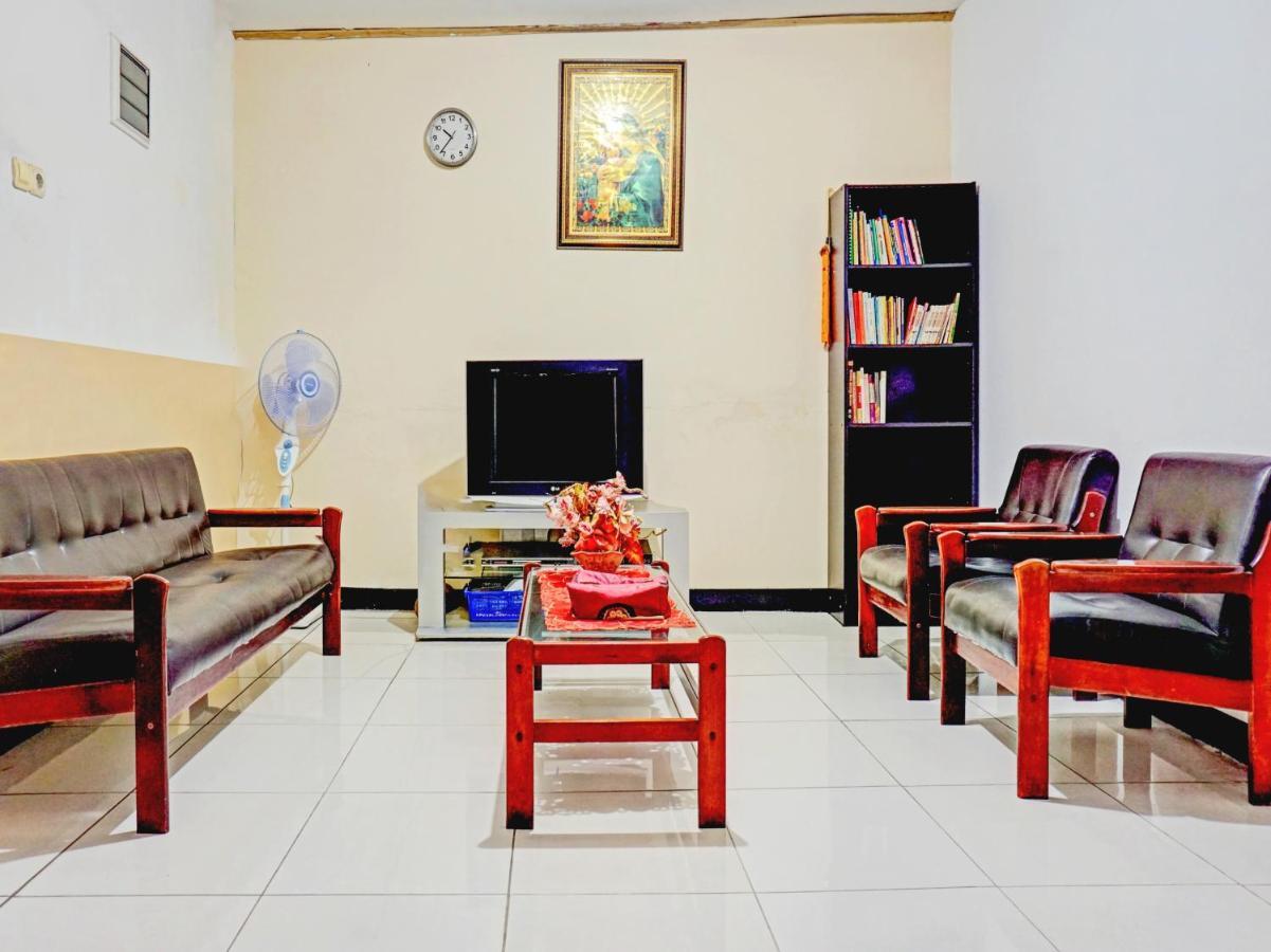 Spot On 90295 Simprug Residence Jakarta Kültér fotó