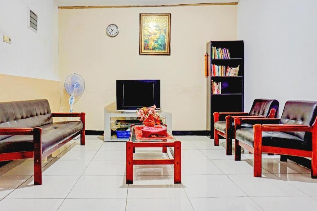 Spot On 90295 Simprug Residence Jakarta Kültér fotó
